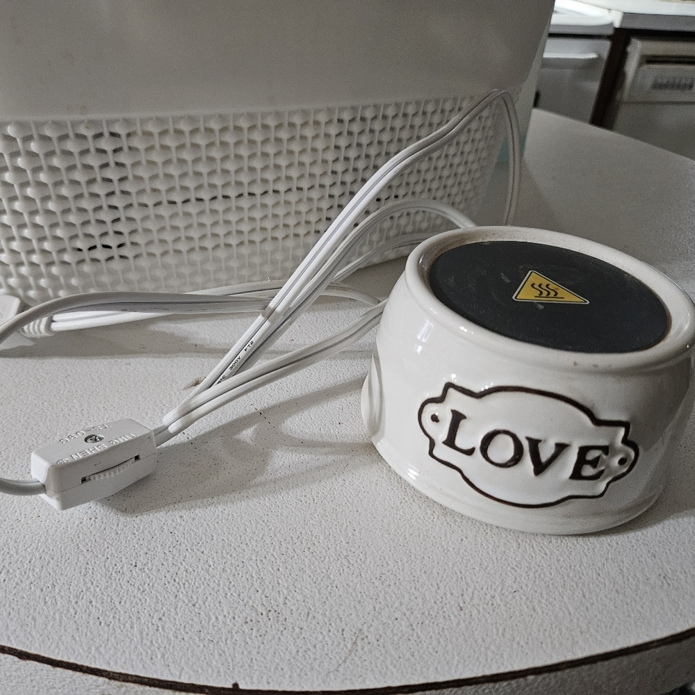 Scentsy White Ceramic Candle Warmer Love Design!